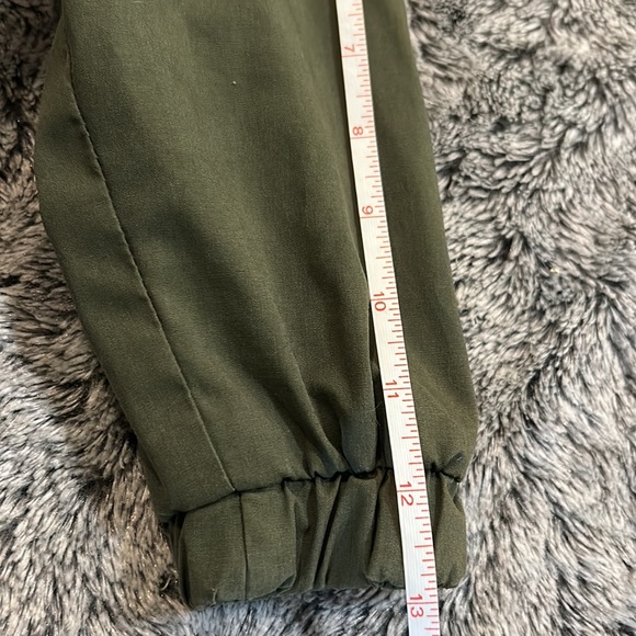 Izzis Sport buys wind breaker - Picture 8 of 8